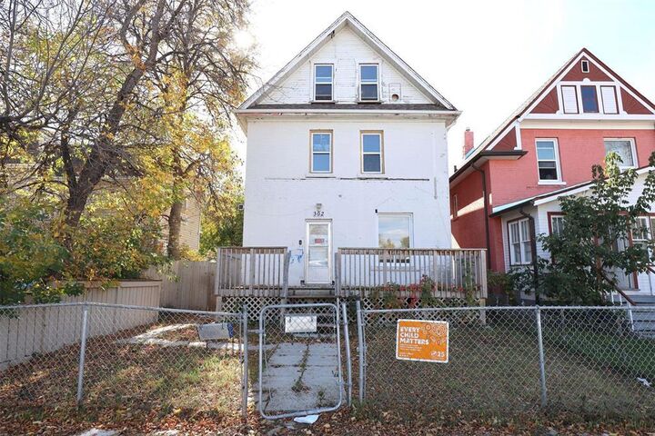 302 Redwood Avenue  Winnipeg MB R2W 1S2 photo