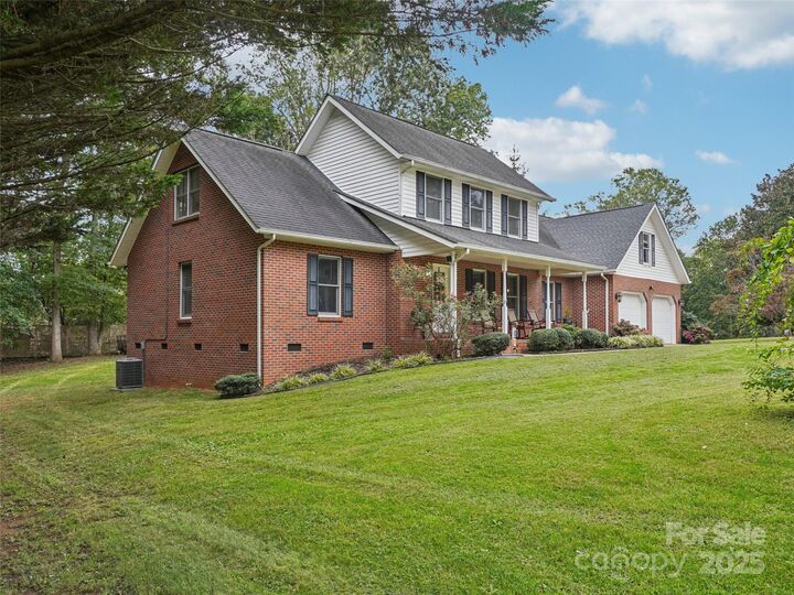 Property Photo: 2 Cambridge Drive NC 28715