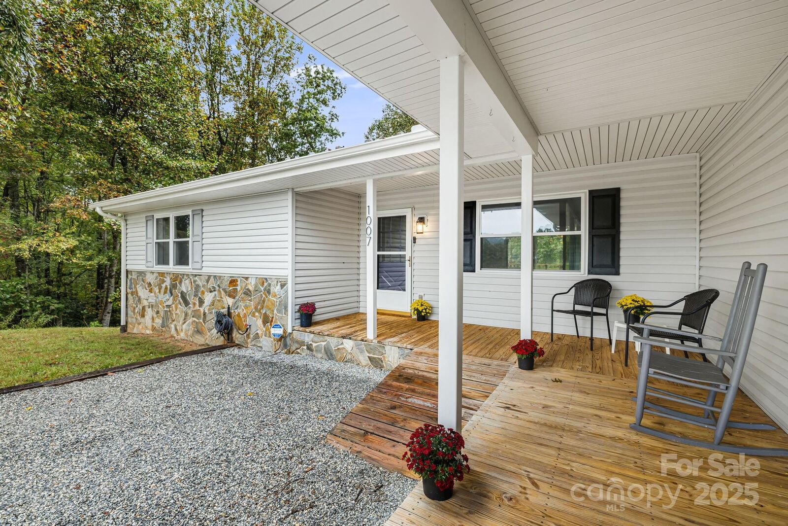 Property Photo: 1007 Dula Road NC 28777