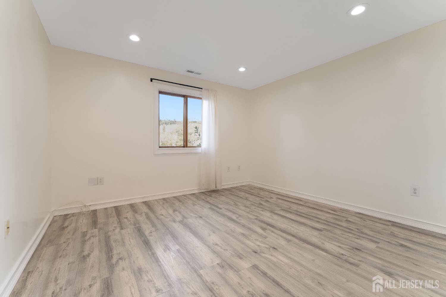 Property Photo:  1314 Ravens Crest Drive  NJ 08536 
