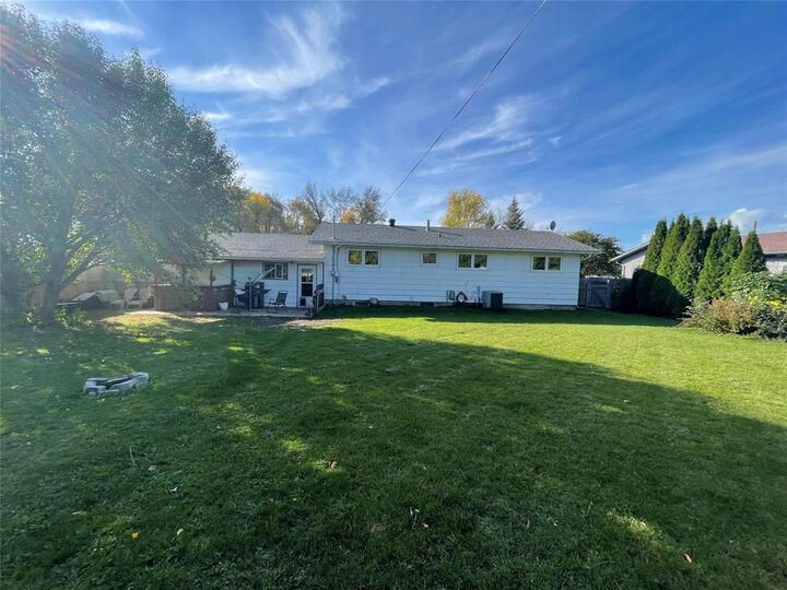 Property Photo:  120 Calvert Avenue East  MB R0K 0H0 
