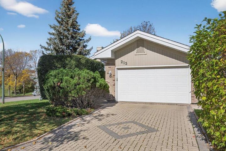 215 Dawnville Drive  Winnipeg MB R3W 1L2 photo