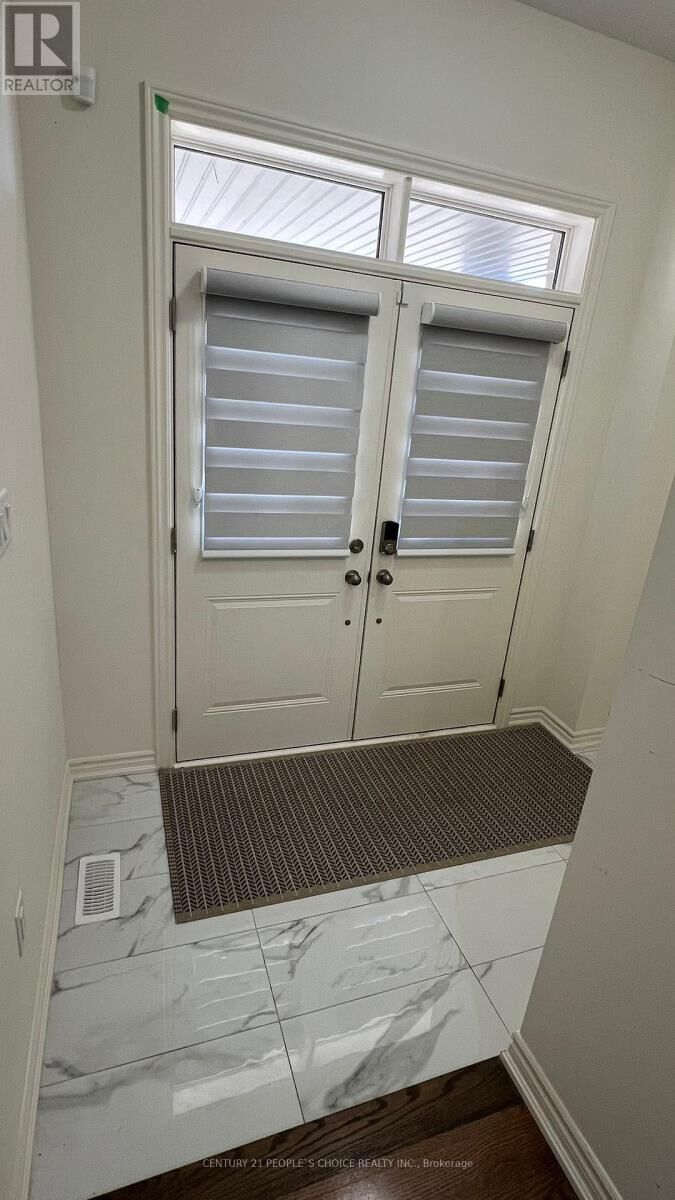 Property Photo:  2120 Coppermine Street  ON L1H 8L7 