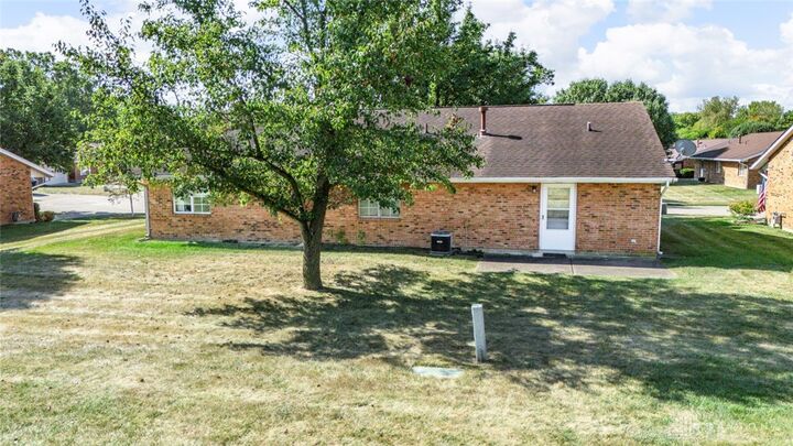 Property Photo: 6828 Willow Creek Drive OH 45424