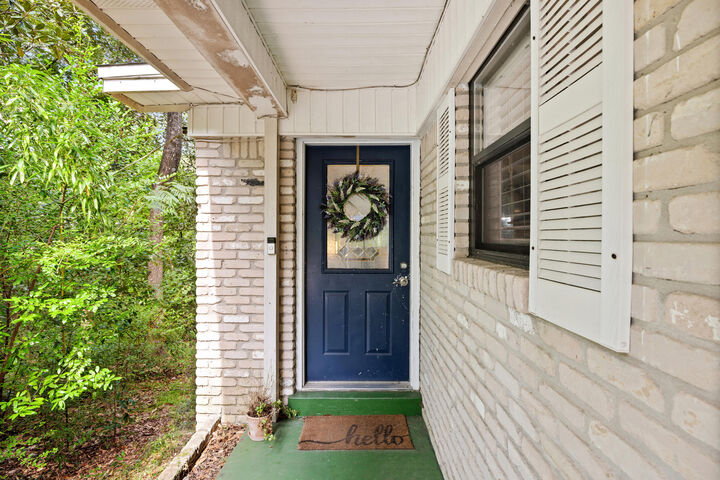 Property Photo: 411 Redwood Avenue FL 32578