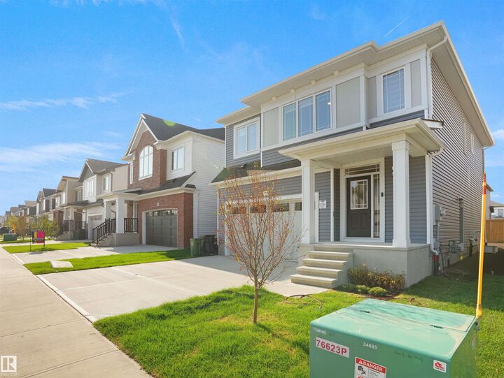 Photo de la propriété:  2124 209 Street NW  AB T6M 2X6 