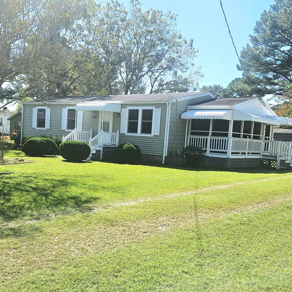 Property Photo: 19574 Main St VA 23410