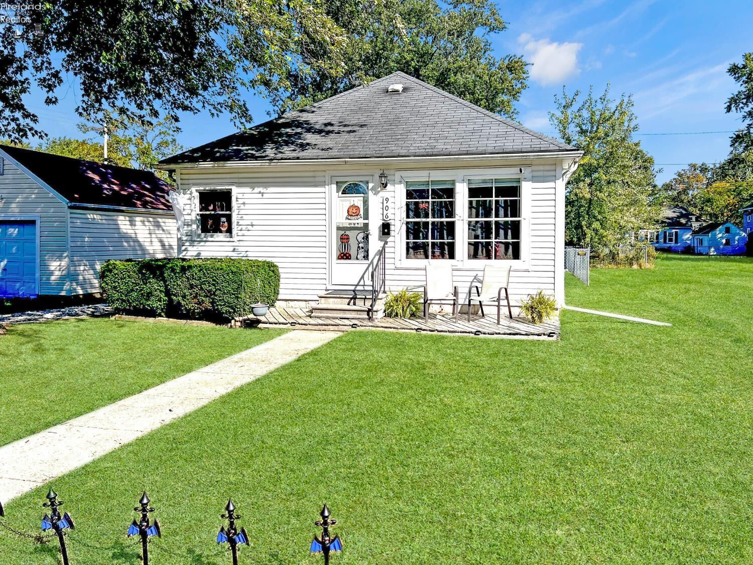 Property Photo:  906 Amsden Boulevard  OH 43420 