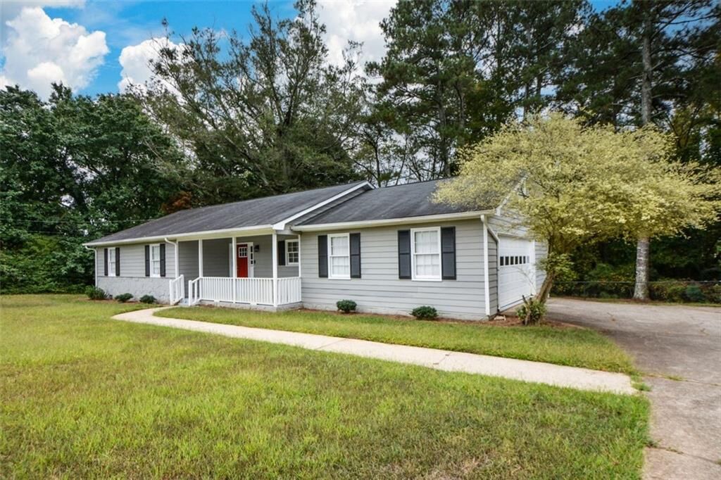 Property Photo: 2895 Fairview Road GA 30016