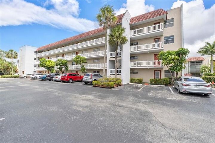 Property Photo:  3776 Inverrary Blvd  FL 33319 