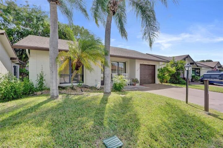 Property Photo: 1622 SW 19th Ave FL 33442