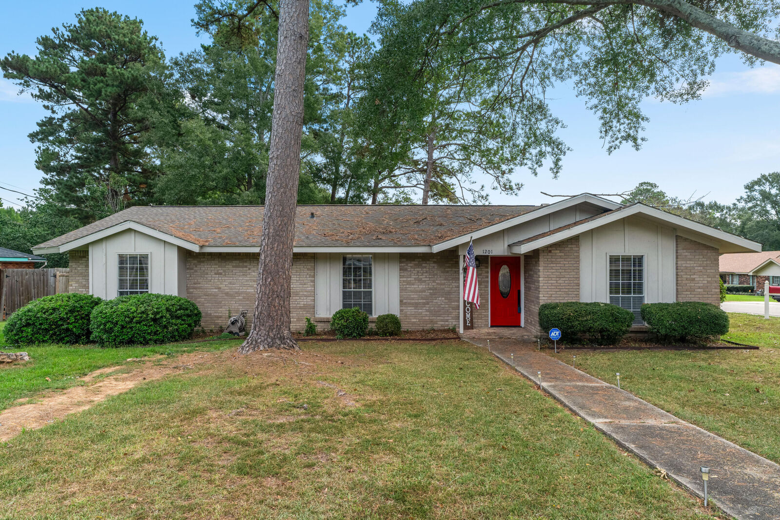 Property Photo:  1201 N 34th Ave.  MS 39401 
