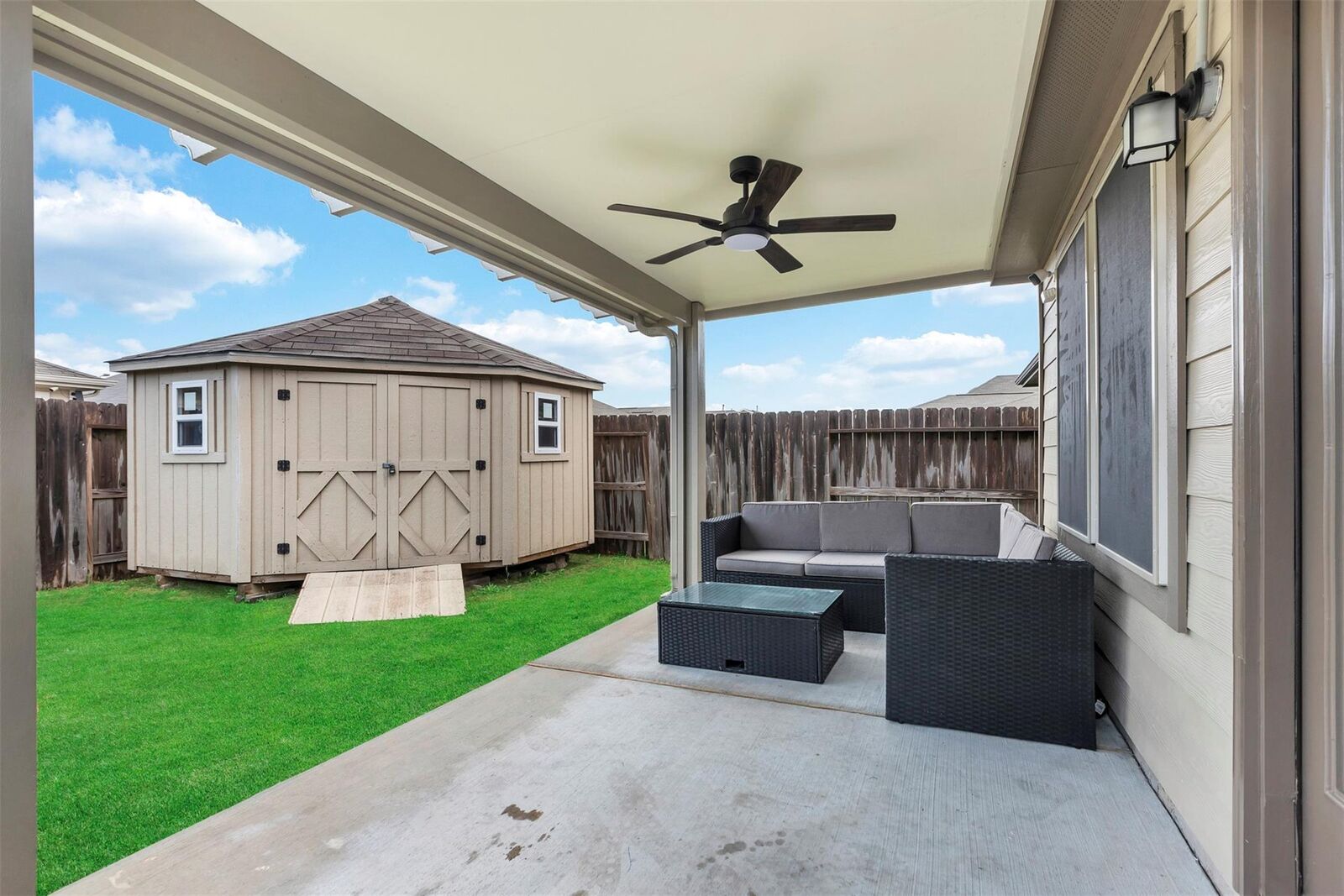 Property Photo: 2542 White Bluff Lane TX 77038