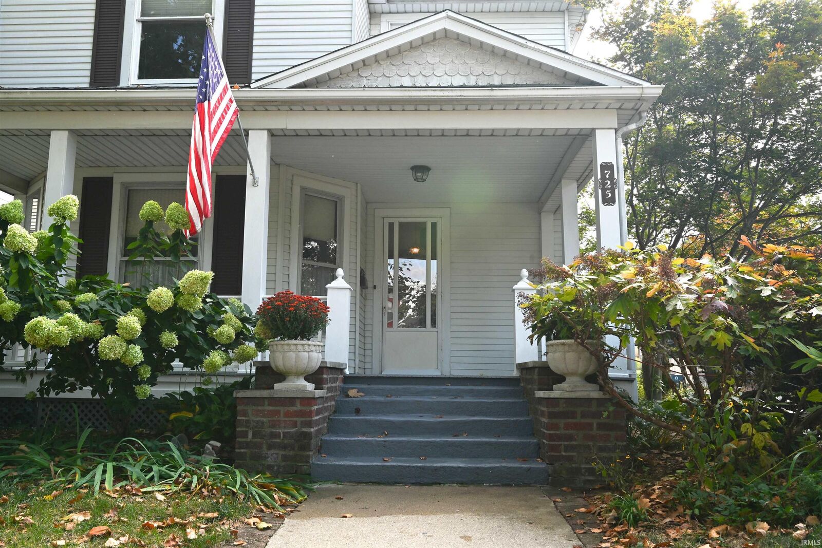 Property Photo:  725 W Charles Street  IN 47305-2233 