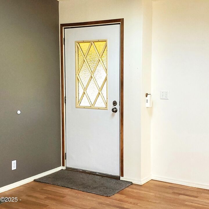 Property Photo:  170 NE 69th Place  OR 97365 