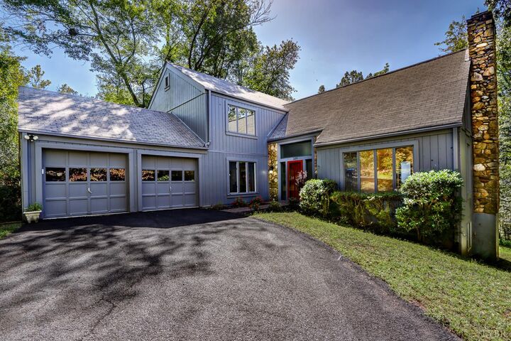 Property Photo:  2120 Surrey Place  VA 24503