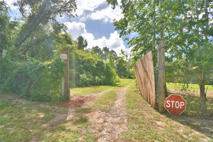 Property Photo:  2595 Huggins Road  FL 33898 