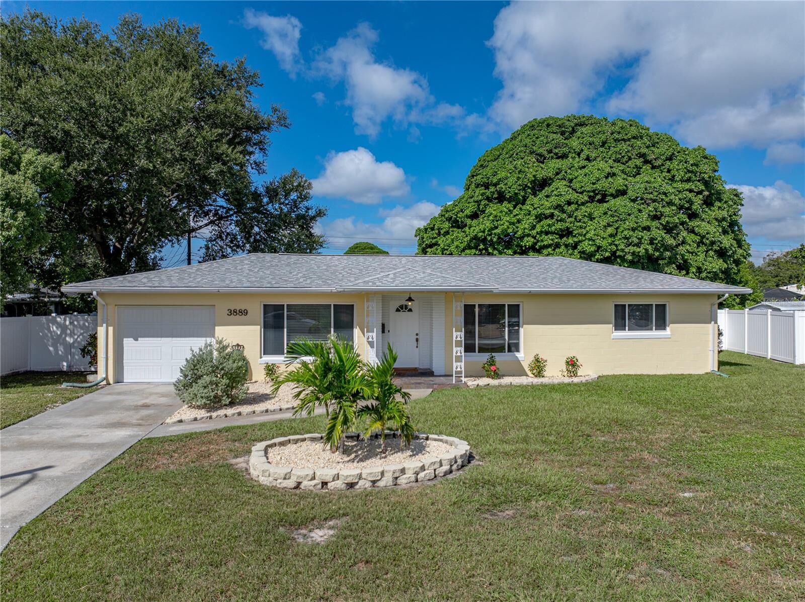 Property Photo: 3889 19th Avenue N FL 33713