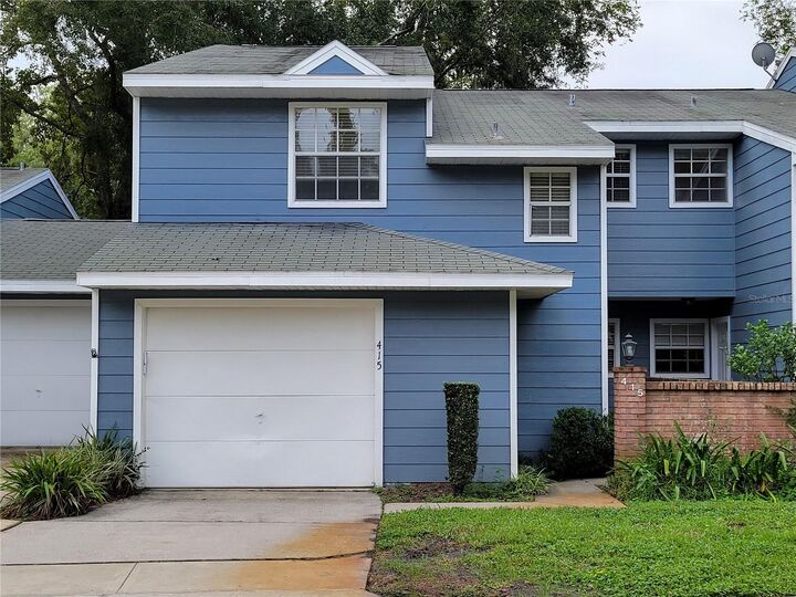 Property Photo: 415 NW 50th Boulevard 415 FL 32607