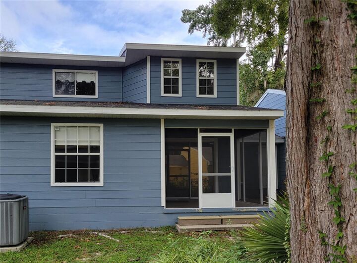 Property Photo:  415 NW 50th Boulevard 415  FL 32607 