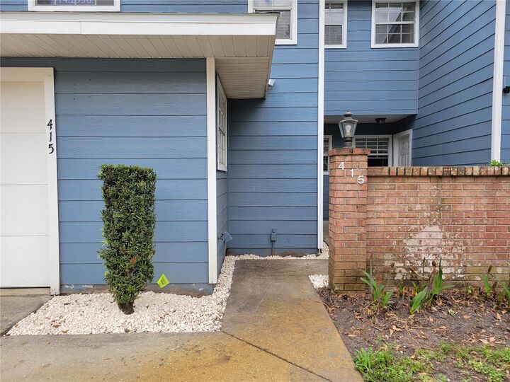 Property Photo:  415 NW 50th Boulevard 415  FL 32607 