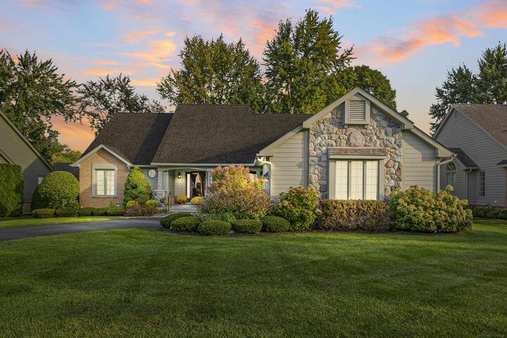 Property Photo:  959 Pine Trail Drive  MI 48307 