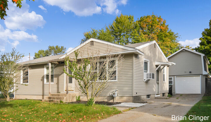 1061 35th Street SW  Wyoming MI 49509 photo