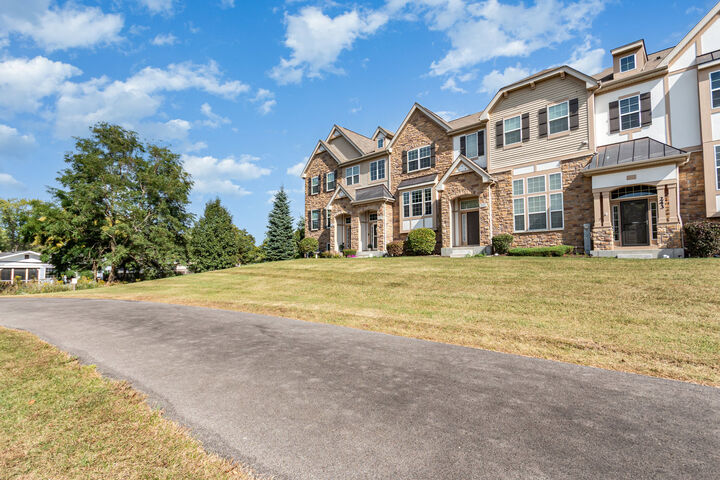Property Photo:  247 Bennett Drive  IL 60188 