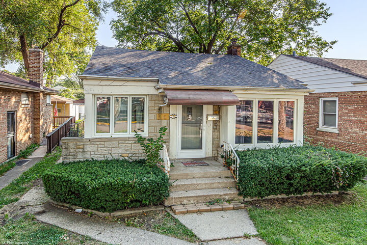 Property Photo:  117 Morris Avenue  IL 60104 