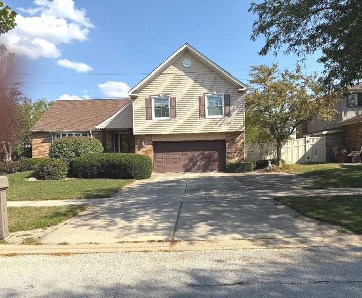Property Photo: 16401 Tanbark Drive IL 60477