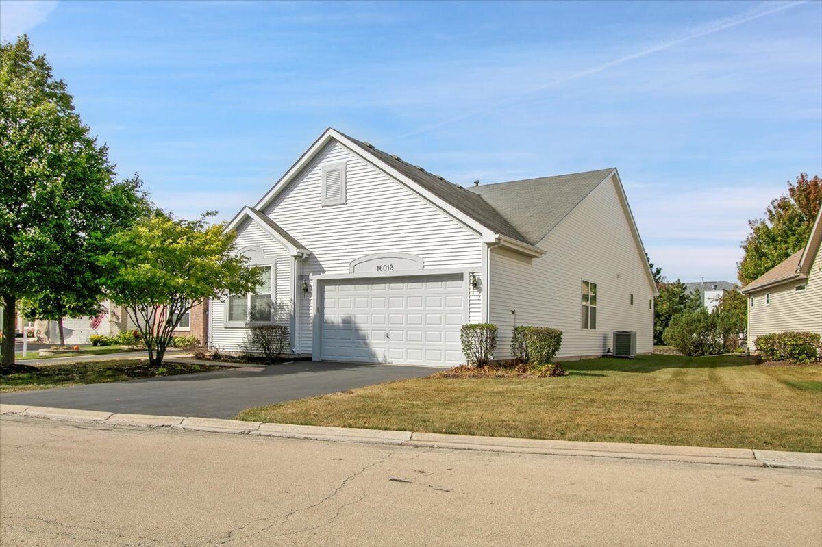 Property Photo:  16012 Carillon Lakes Court  IL 60403 