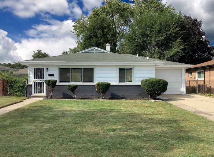 Property Photo:  1272 Burnham Avenue  IL 60409