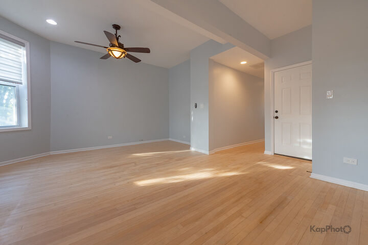 Property Photo: 3328 S Emerald Avenue 3 IL 60616