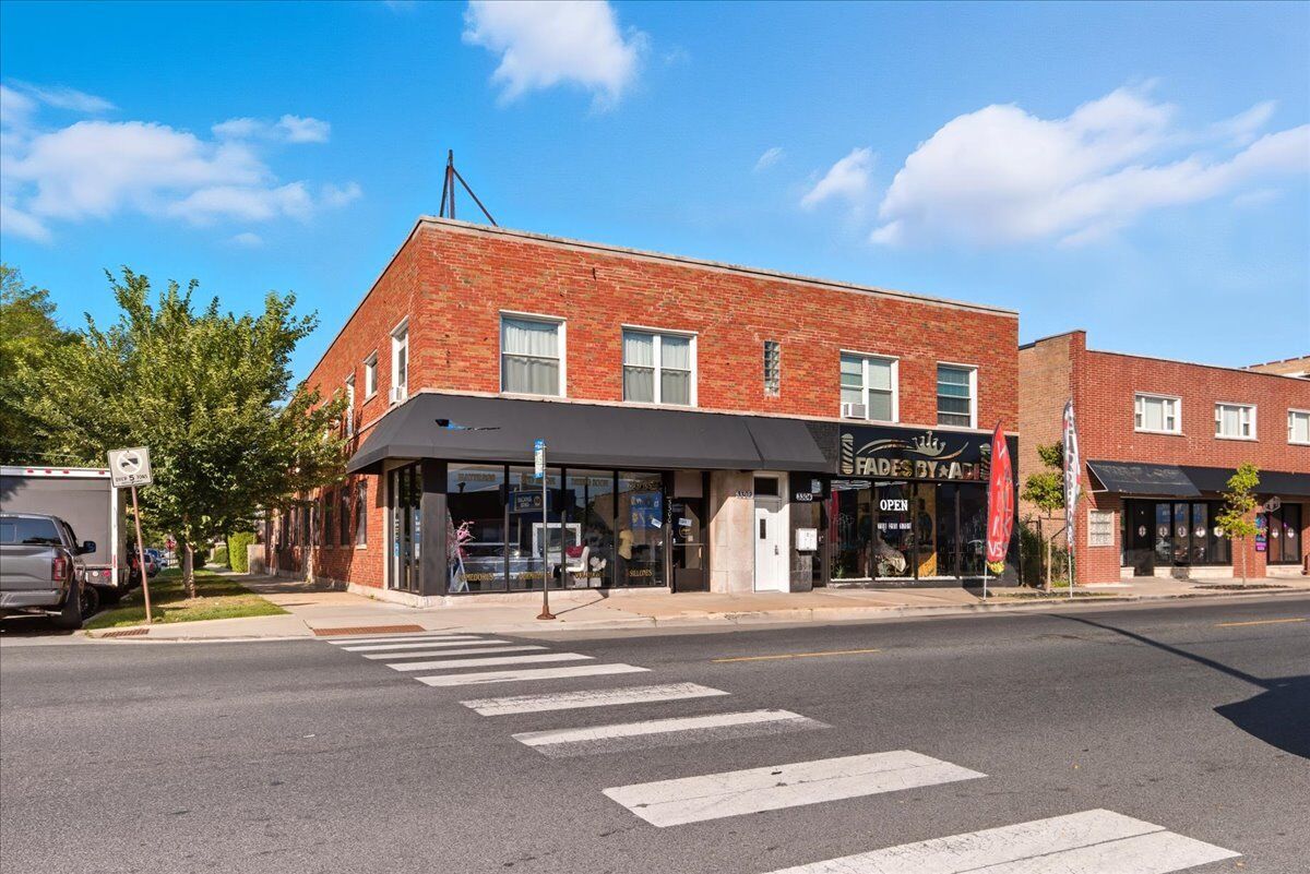 Property Photo:  3302 N Harlem Avenue 4  IL 60634 