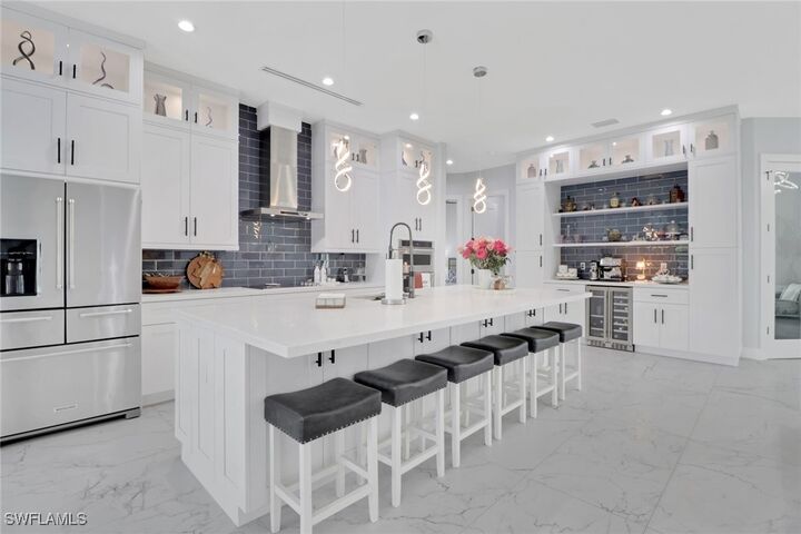 Property Photo:  2419 6th Avenue SE  FL 34117 