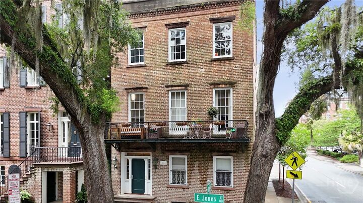 Property Photo:  24 E Jones Street  GA 31401 