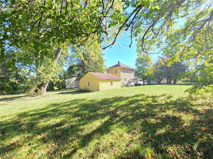 Property Photo: 1116 Adelaide Avenue SE OH 44484