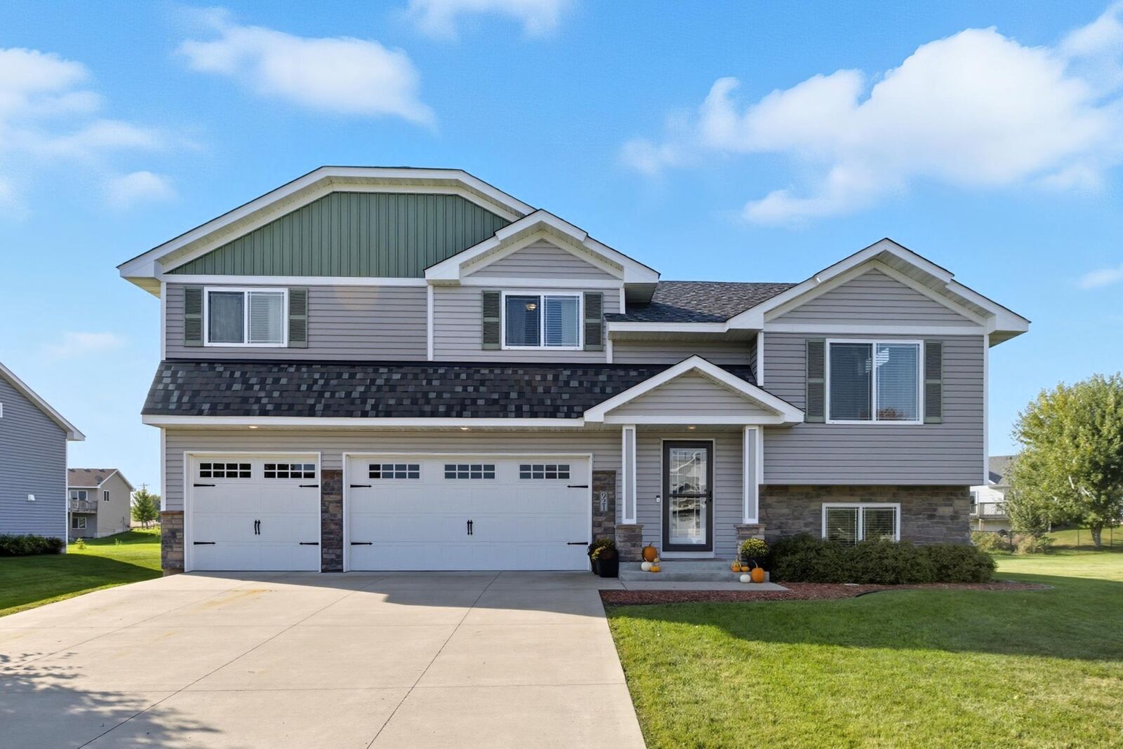 Property Photo:  921 Cedar Avenue N  MN 55358 