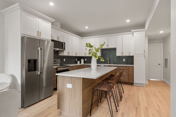 Property Photo:  587 E Broadway 3  MA 02127 