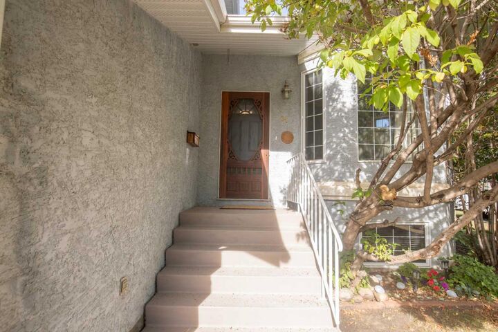Property Photo:  61 Pickwick Lane  AB T4L 1T5 