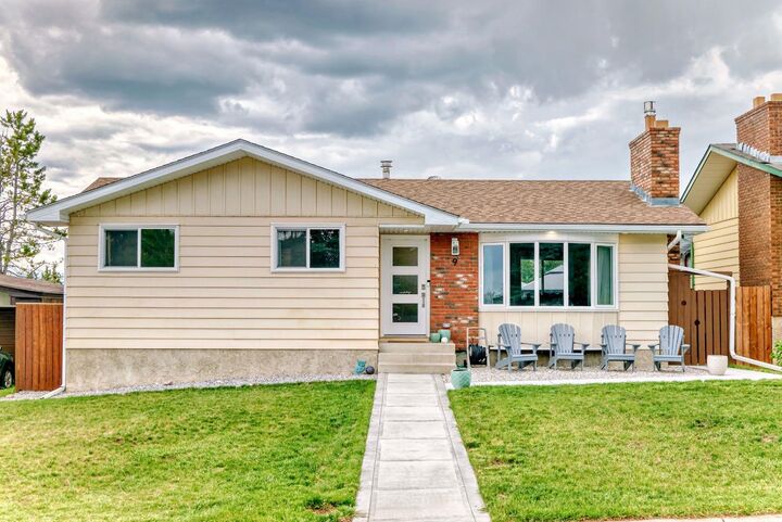 Property Photo: 9 Carolina Drive AB T4C 1C2