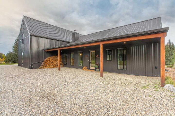 Property Photo:  29327 Range Road 52 11  AB T4C 1A8 