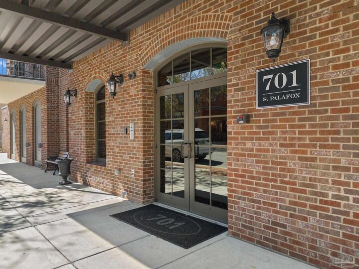 Property Photo: 701 S Palafox St 3B FL 32502