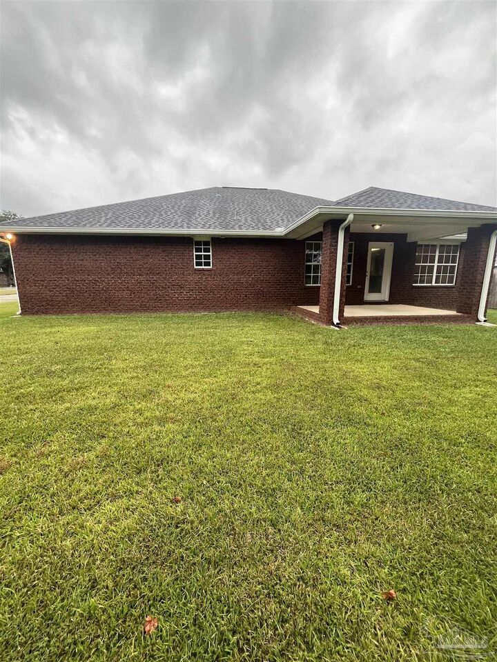Property Photo:  4076 Berry Cir  FL 32571 