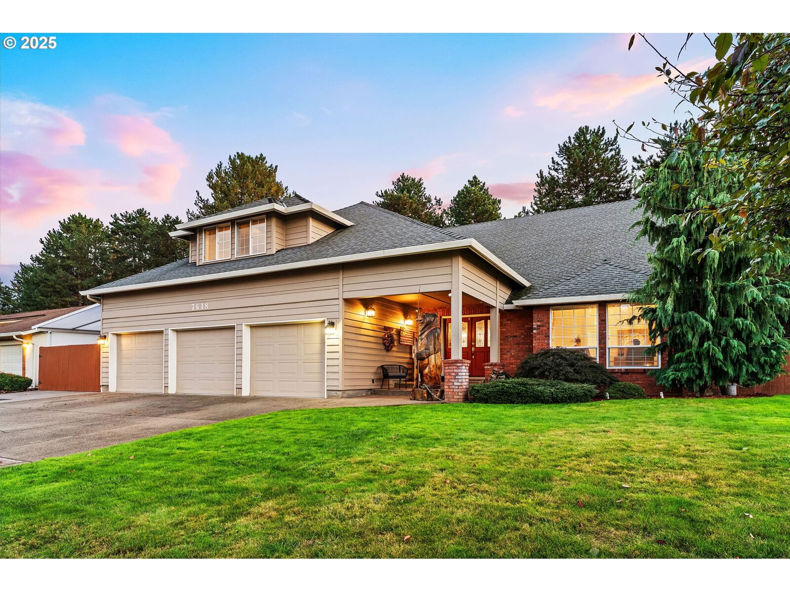 Property Photo: 7618 NE Meadows Dr WA 98662