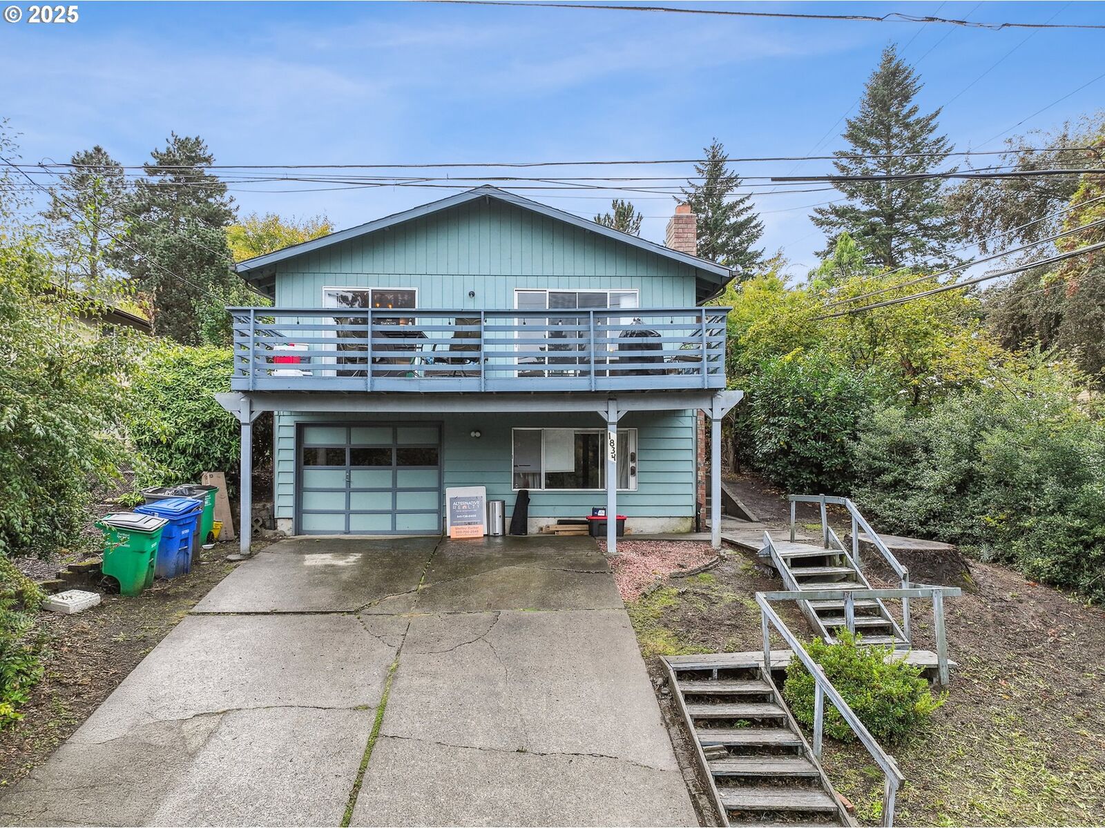Property Photo:  1834 SW Miles St  OR 97219 