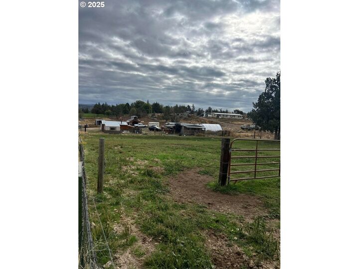 205 SE Terrace Ave  Madras OR 97741 photo