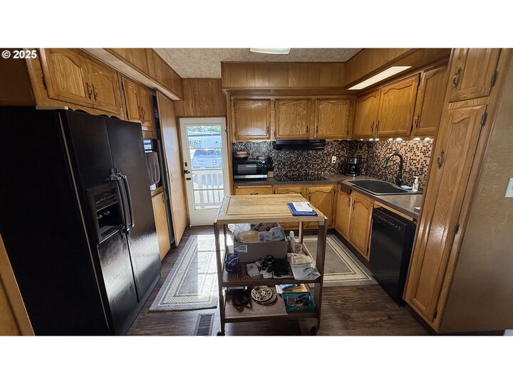 Property Photo:  1004 NE 72nd St 28  WA 98665 