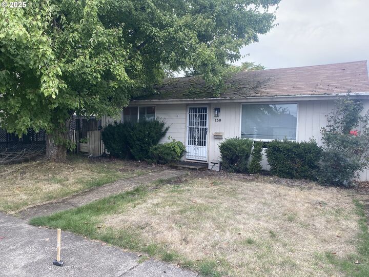Property Photo:  130 E Gloucester St  OR 97027 