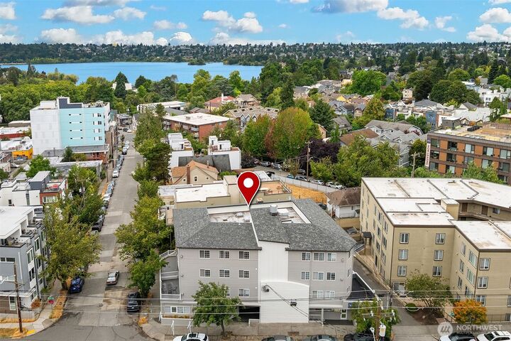 7301  5th Avenue NE 403  Seattle WA 98115 photo